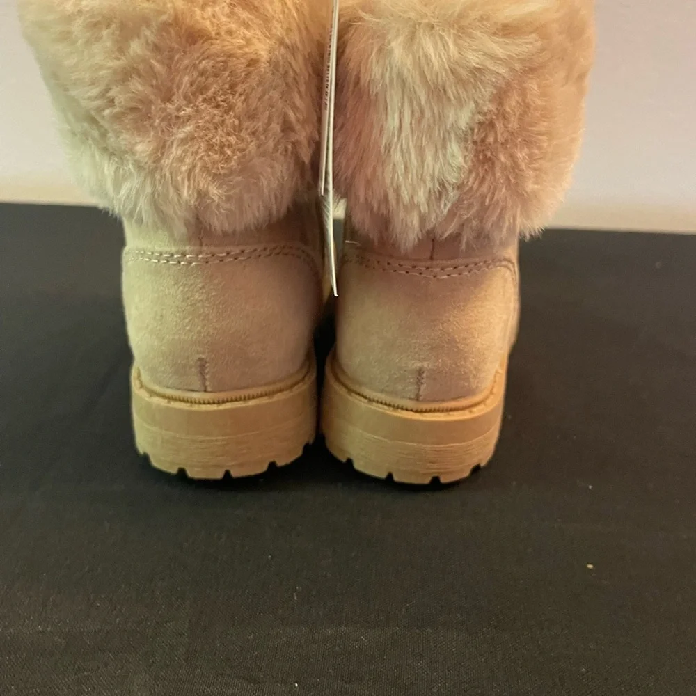 Old Navy Faux Fur Boots in Tan‎ toddler size 7